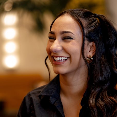 Frau-Lachen-Glücklich-Portrait