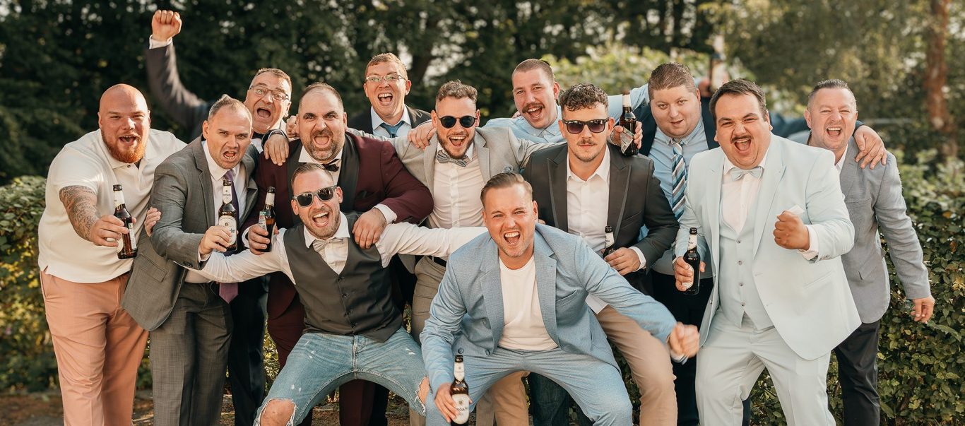 Gruppenfoto-Hochzeit-emotional